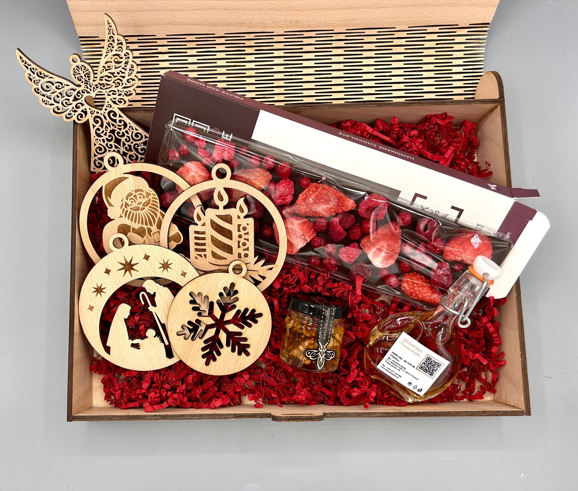 Contents of the Large Box package — A4 wooden box with full branding