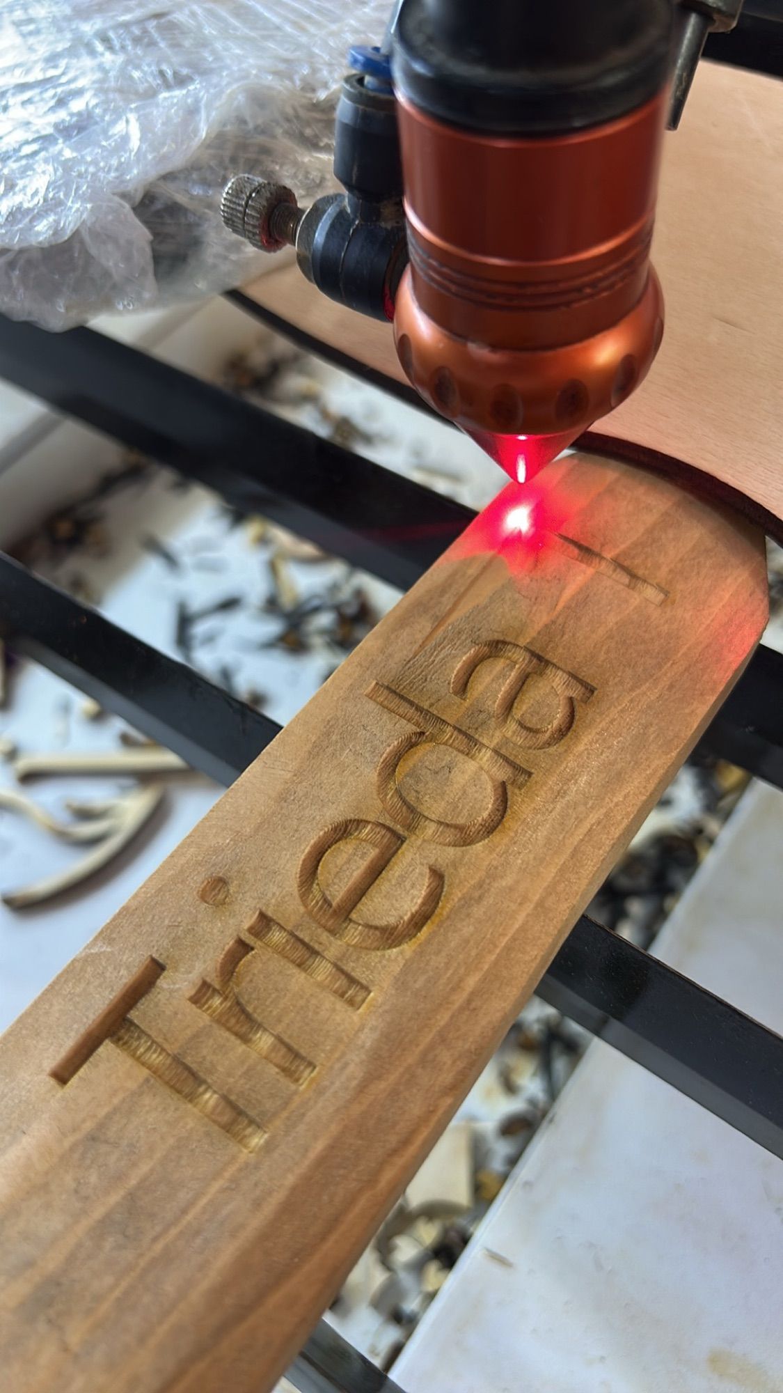 Engraved wooden gift box — Signostudio